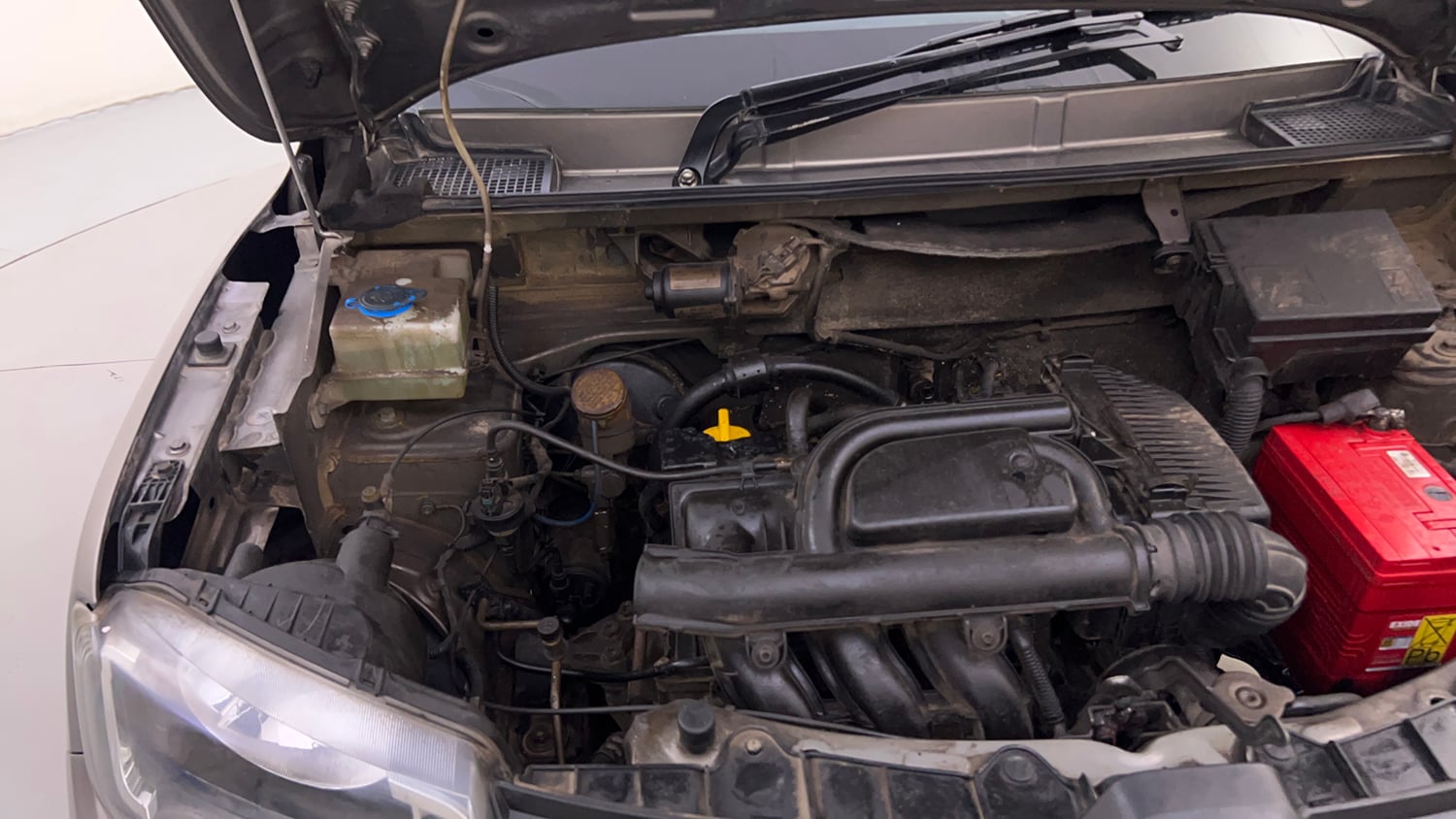 Used 2018 Renault Kwid 1.0 RXT AMT Opt Petrol Automatic engine ENGINE RIGHT SIDE HINGE & APRON VIEW