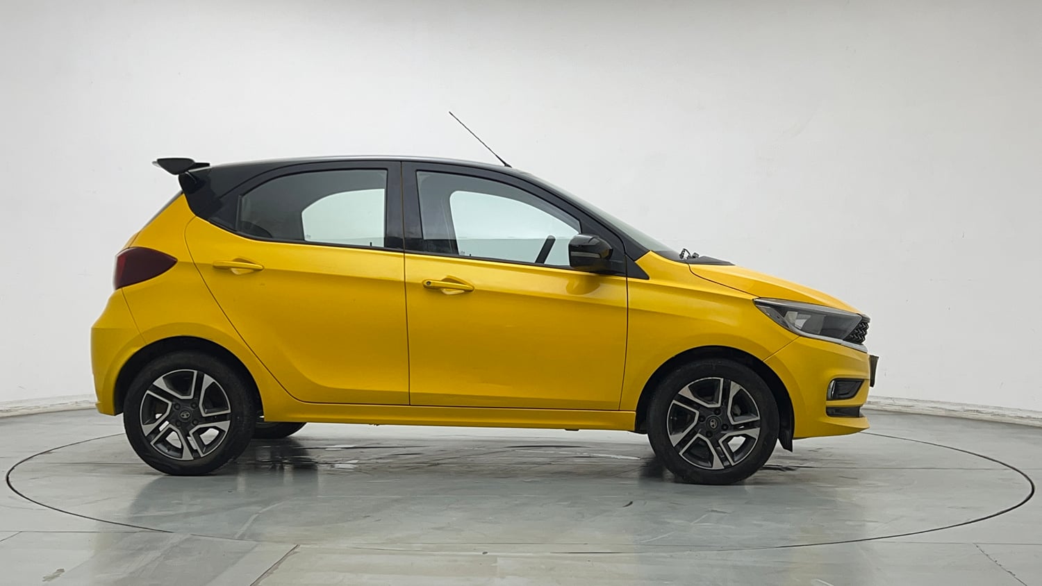 Used 2020 Tata Tiago XZA Plus Petrol Automatic exterior RIGHT SIDE VIEW