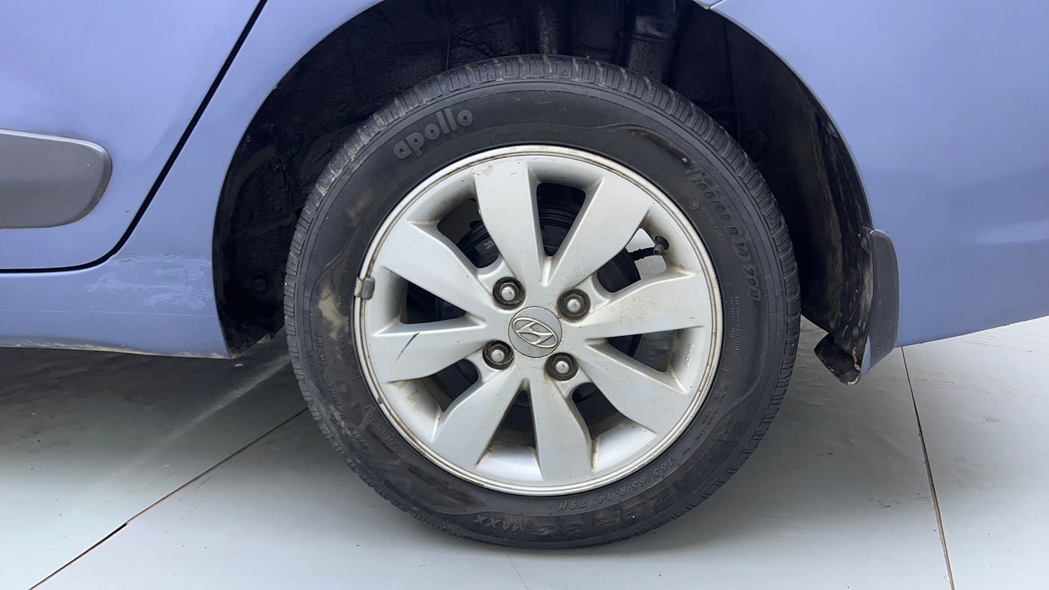 Used 2015 Hyundai Xcent SX 1.2 Petrol Manual tyres LEFT REAR TYRE RIM VIEW
