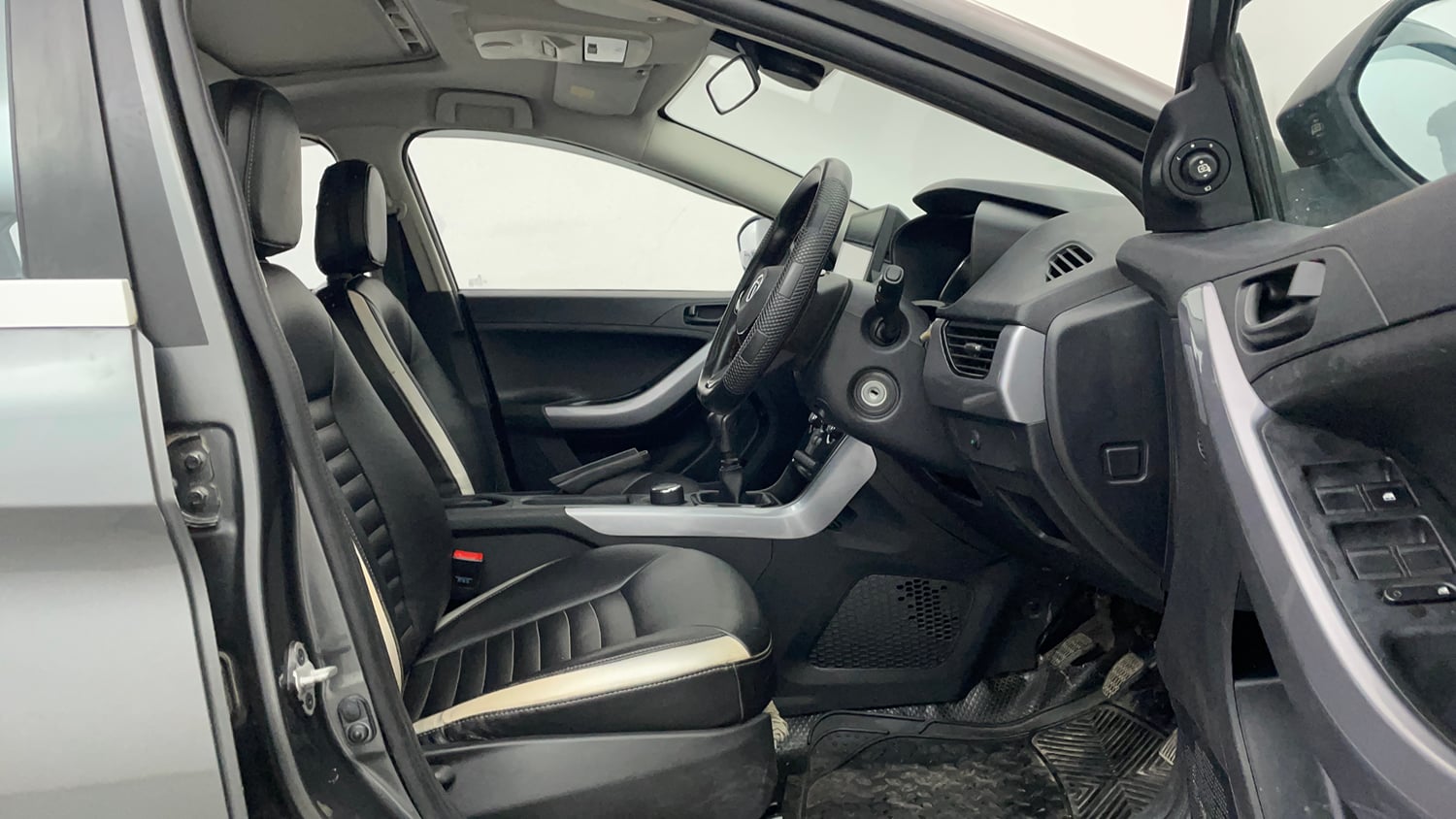 Used 2021 Tata Nexon XM (S) Petrol Manual interior RIGHT SIDE FRONT DOOR CABIN VIEW