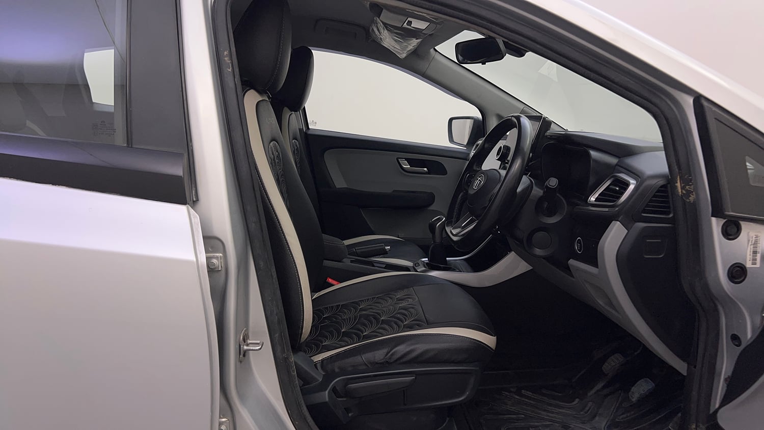 Used 2021 Tata Altroz XZ Diesel Diesel Manual interior RIGHT SIDE FRONT DOOR CABIN VIEW