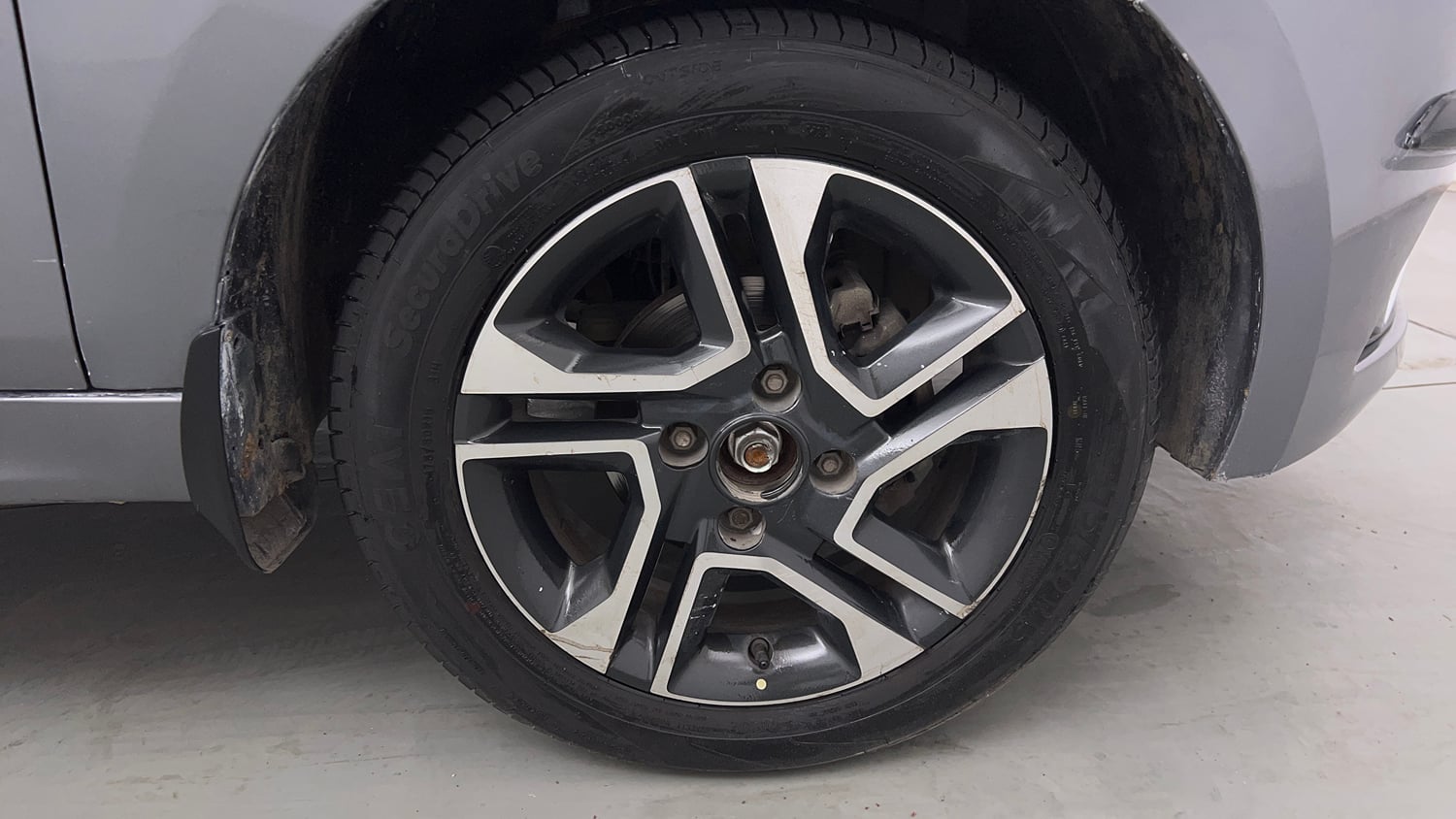 Used 2020 Tata Tiago Revotron XZ Plus Petrol Manual tyres RIGHT FRONT TYRE RIM VIEW