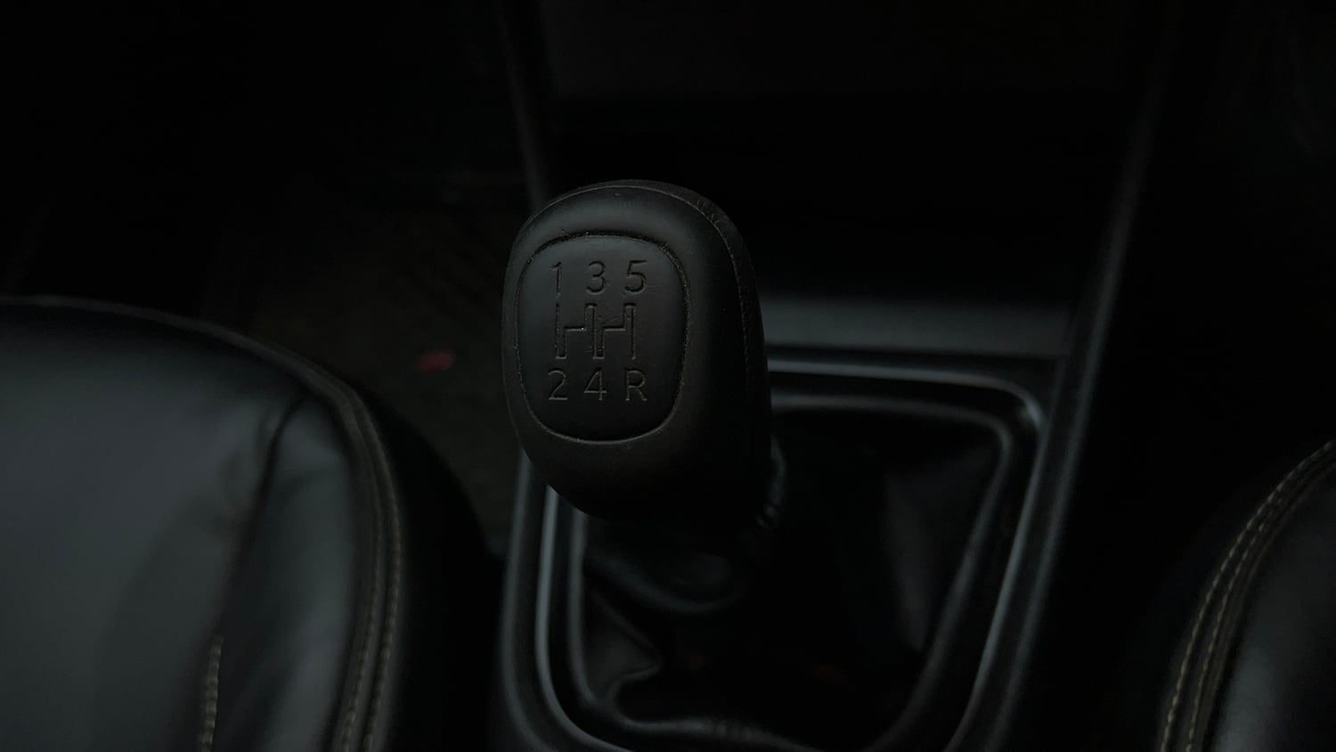 Used 2023 Tata Punch Pure MT Petrol Manual interior GEAR  KNOB VIEW