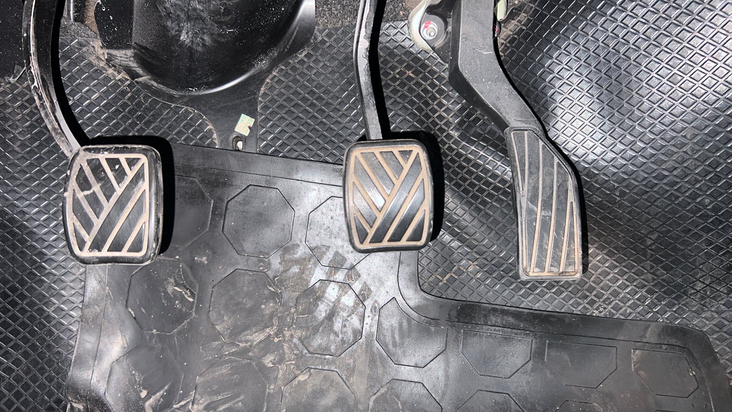 Used 2013 Maruti Suzuki Ritz Vxi BS-IV Petrol Manual interior PEDALS VIEW