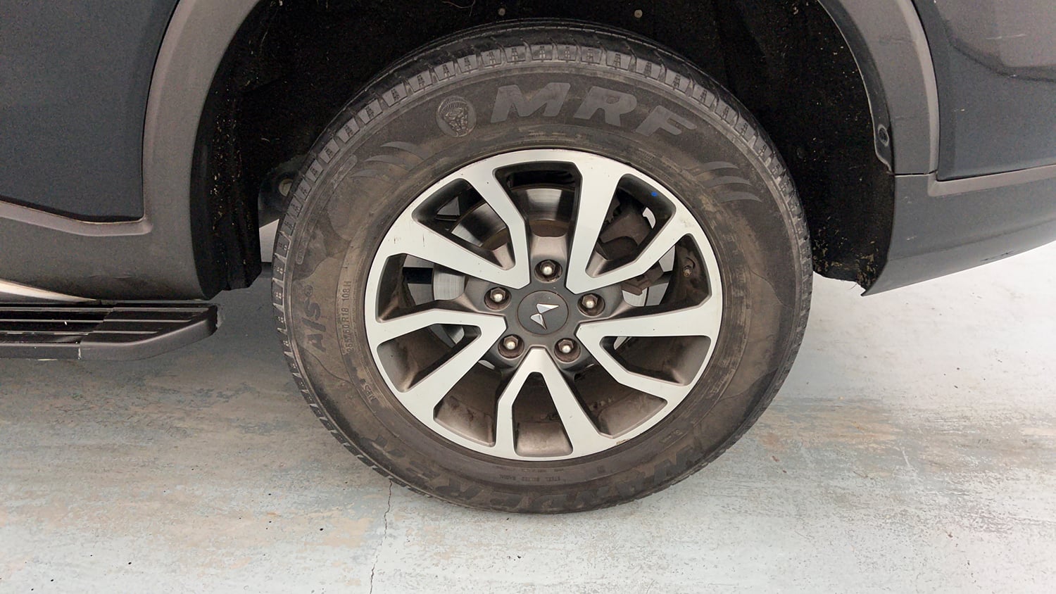 Used 2022 Mahindra Scorpio N Z8 L Petrol AT 7 STR Petrol Automatic tyres LEFT REAR TYRE RIM VIEW