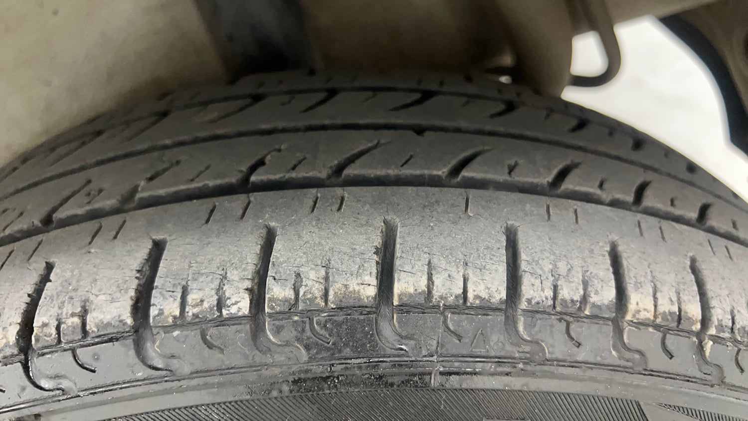 Used 2017 Maruti Suzuki Celerio VXI (O) AMT Petrol Automatic tyres LEFT REAR TYRE TREAD VIEW