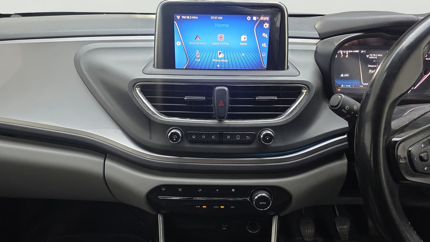 Used 2020 Tata Altroz XZ Petrol Petrol Manual interior MUSIC SYSTEM & AC CONTROL VIEW