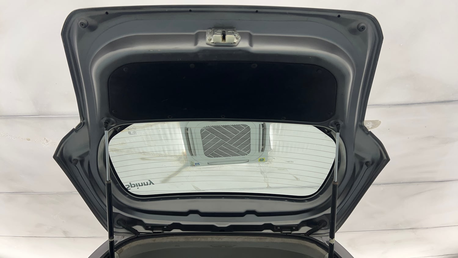 Used 2015 Maruti Suzuki Wagon R VXI Petrol Manual interior DICKY DOOR OPEN VIEW