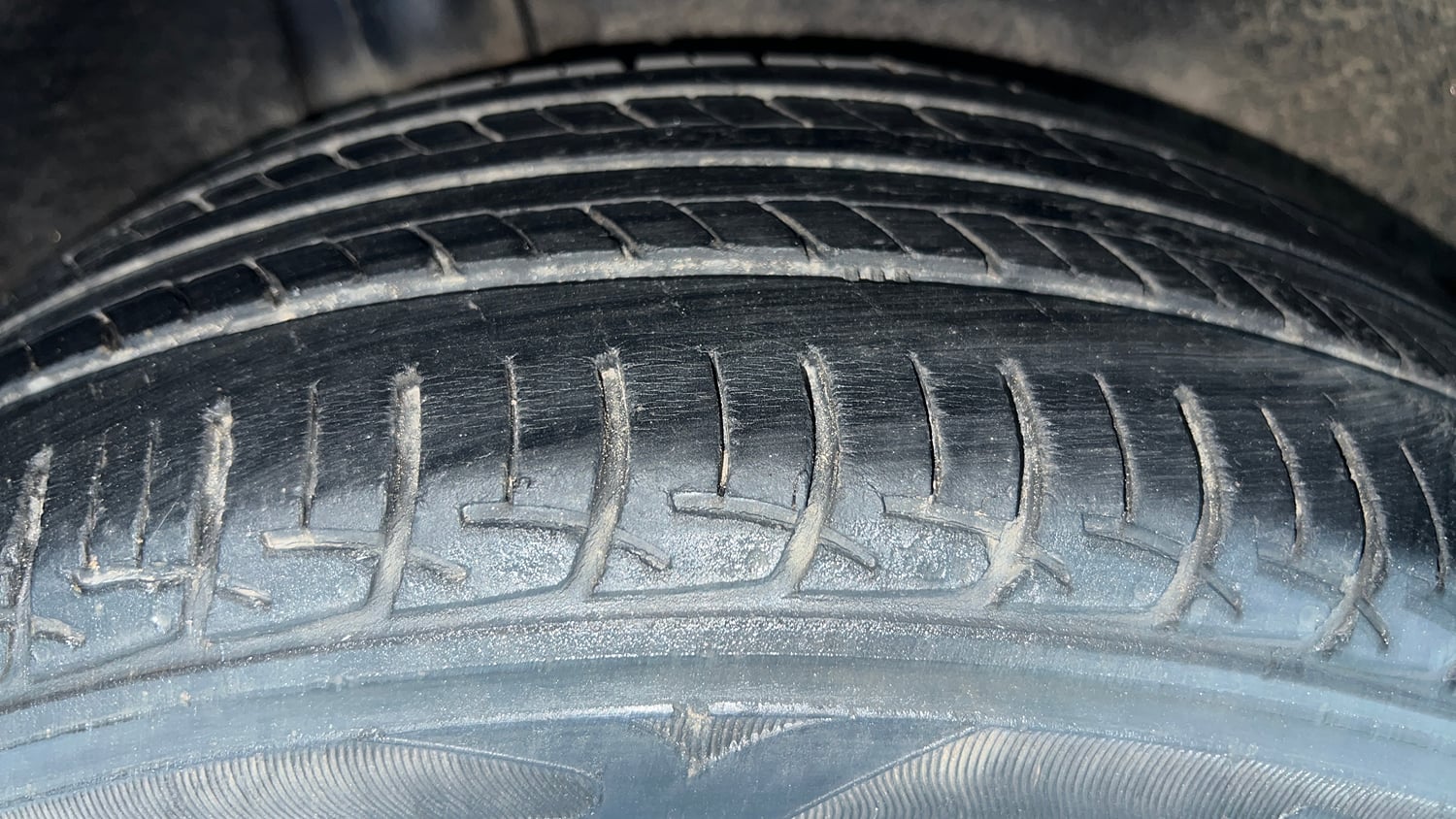 Used 2018 Maruti Suzuki Baleno Delta 1.2 Petrol Manual tyres RIGHT REAR TYRE TREAD VIEW