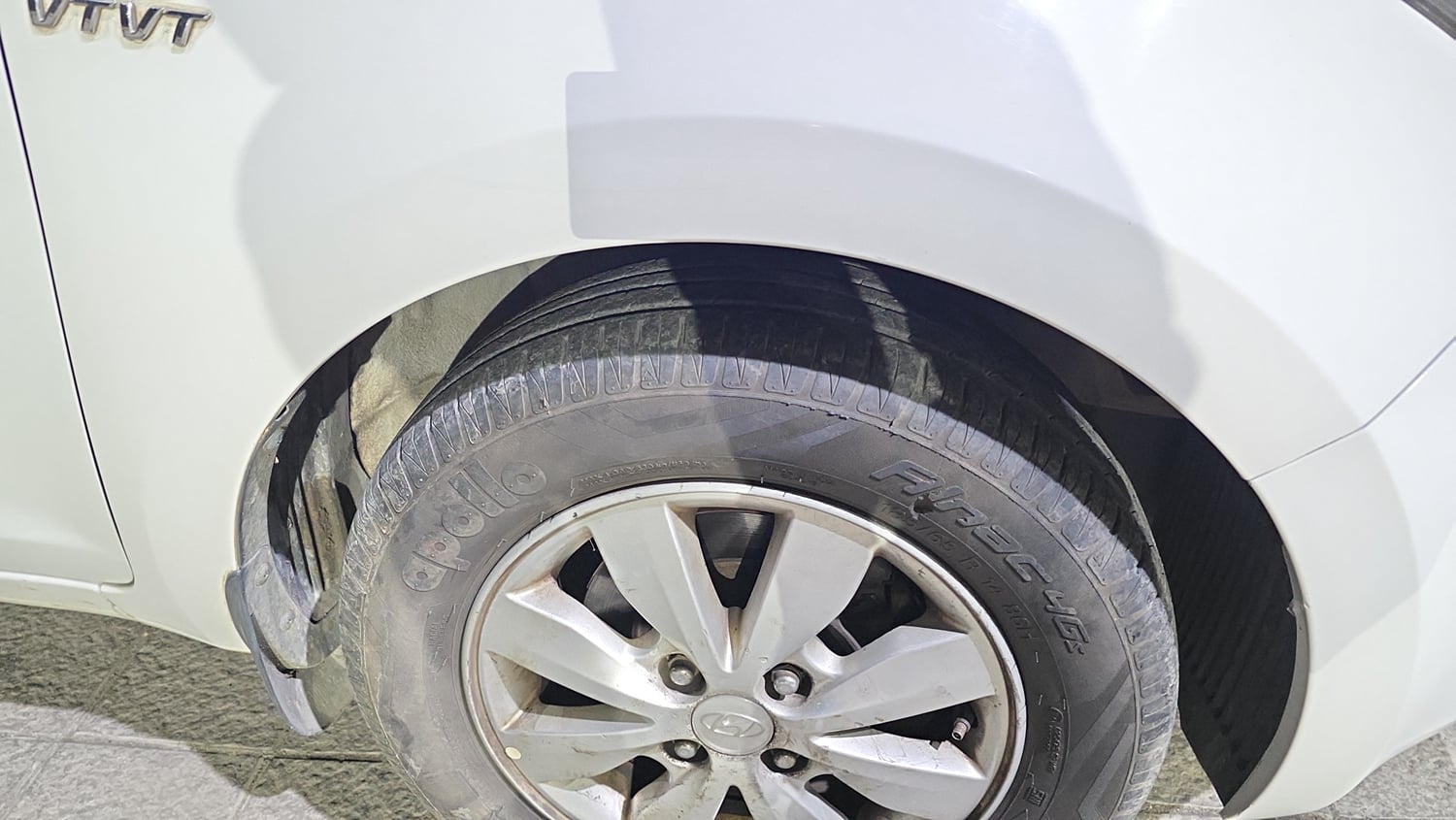 Used 2013 Hyundai i20 Asta 1.2 Petrol Manual tyres RIGHT FRONT TYRE TREAD VIEW