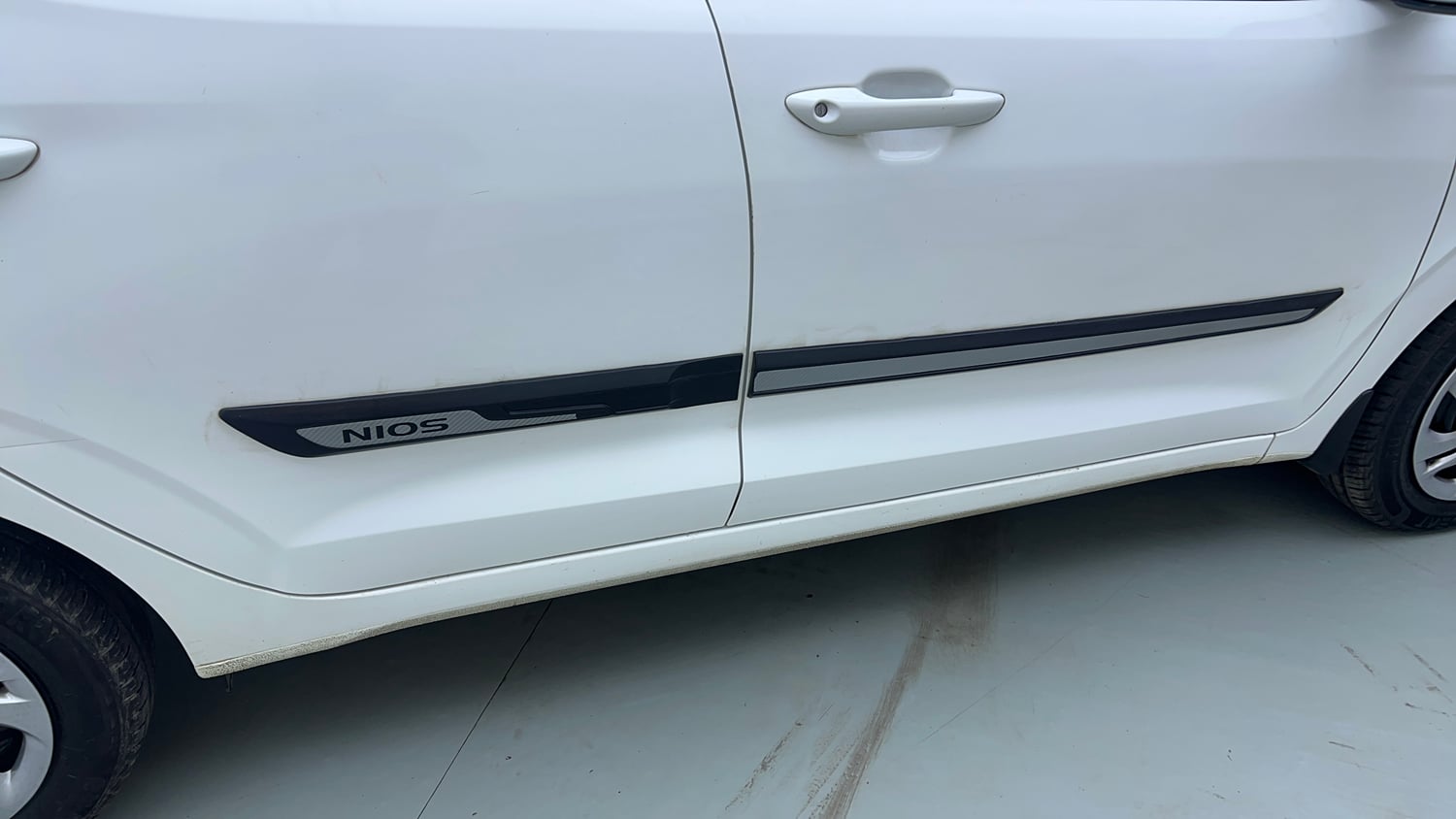 Used 2022 Hyundai Grand i10 Nios Magna AMT 1.2 Kappa VTVT Petrol Automatic dents MINOR SCRATCH