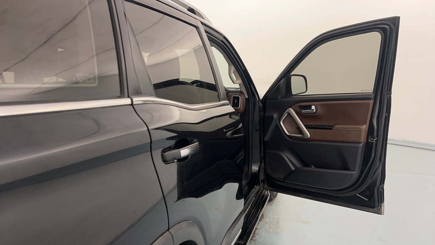 Used 2022 Mahindra Scorpio N Z8 L Petrol AT 7 STR Petrol Automatic interior RIGHT FRONT DOOR OPEN VIEW