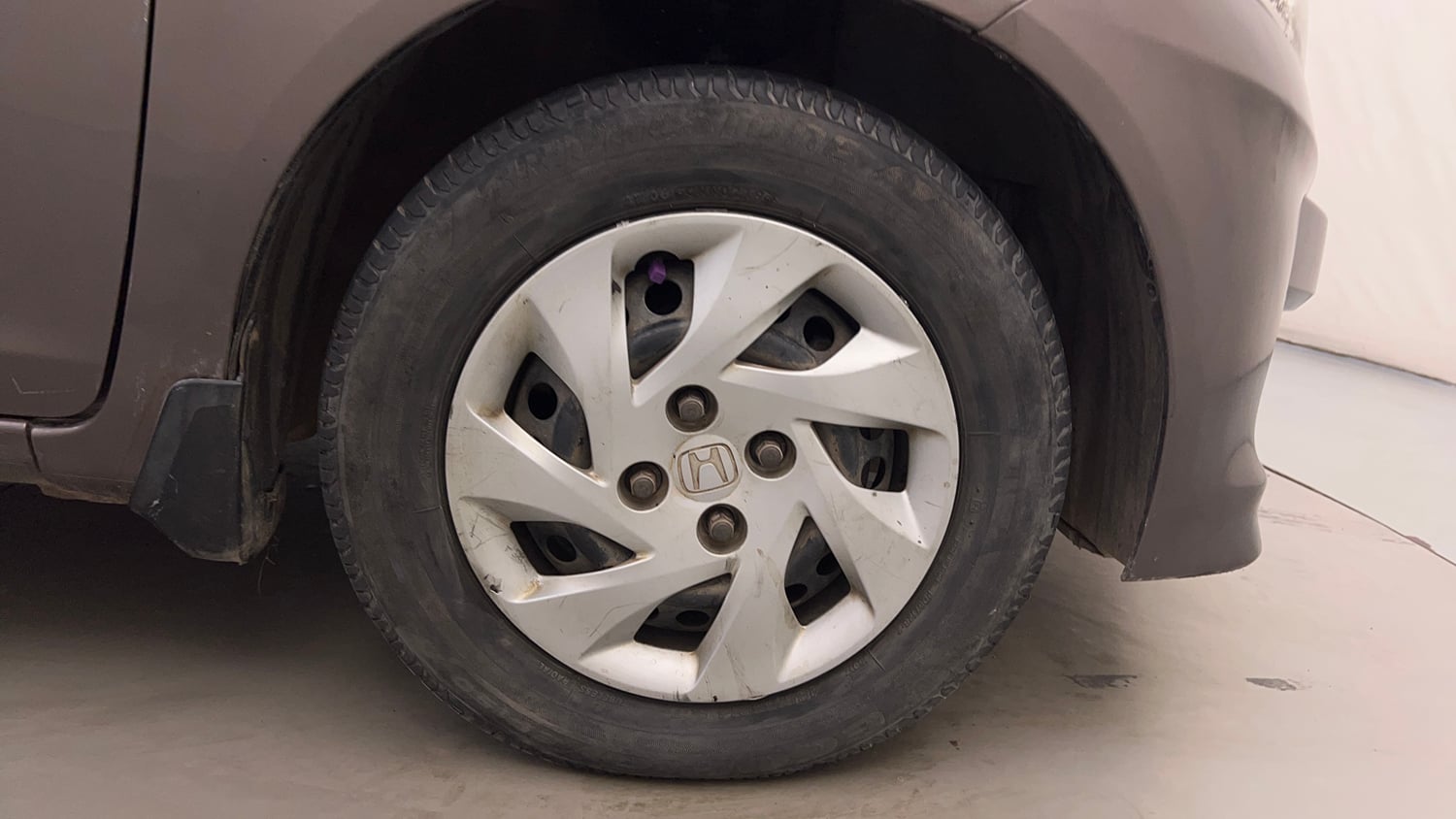 Used 2013 Honda Amaze 1.5 S i-DTEC Diesel Manual tyres RIGHT FRONT TYRE RIM VIEW