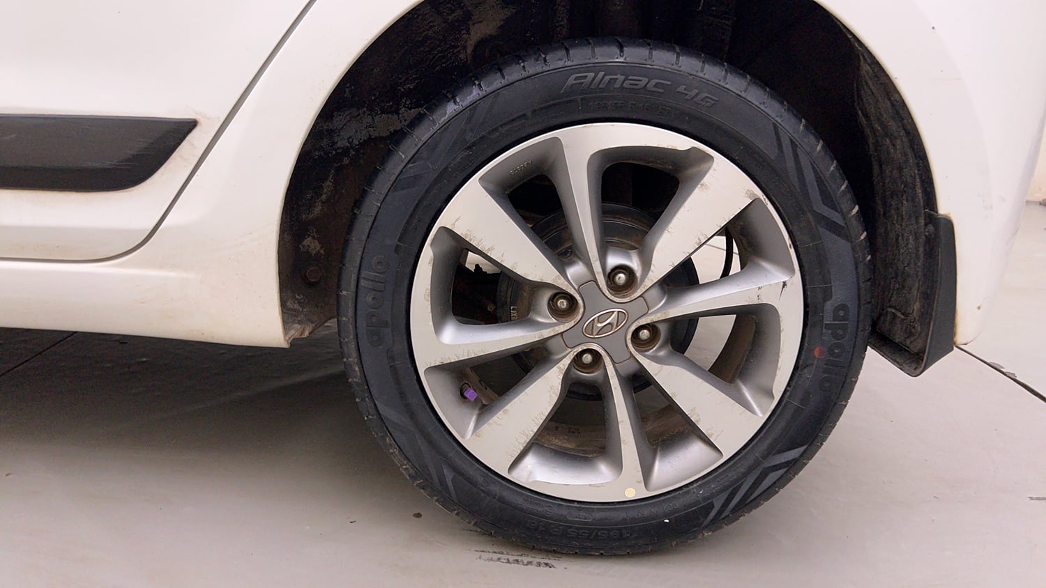 Used 2017 Hyundai Elite i20 Asta 1.2 (O) Petrol Manual tyres LEFT REAR TYRE RIM VIEW