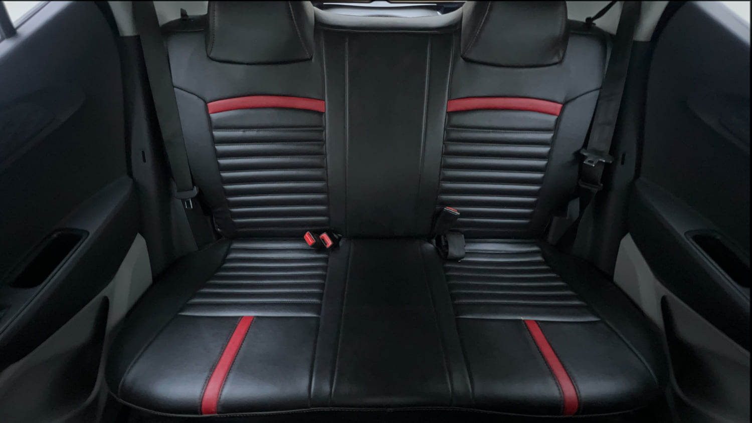 Used 2022 Hyundai Grand i10 Nios Sportz 1.2 Kappa VTVT Petrol Manual interior REAR SEAT CONDITION VIEW