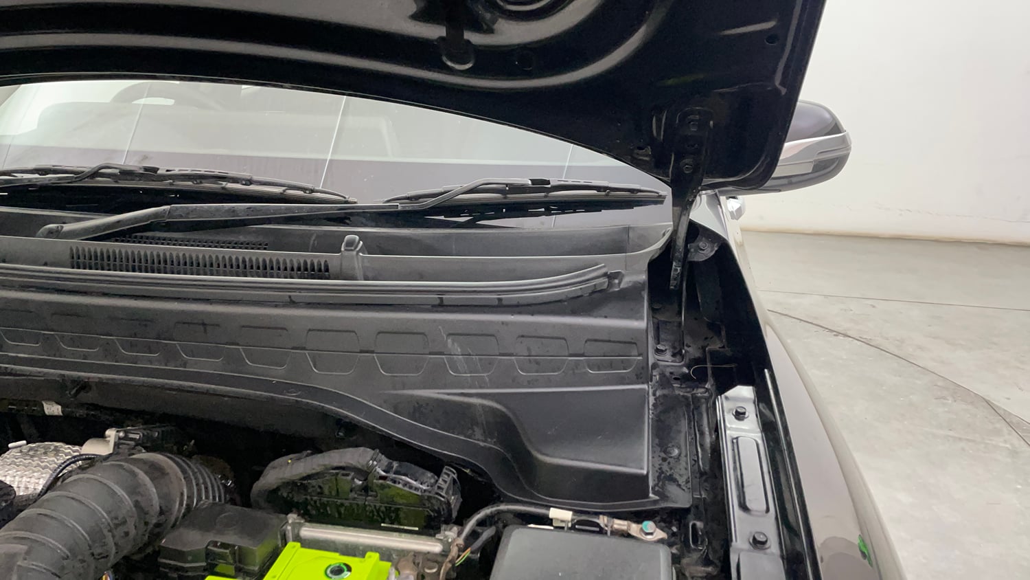 Used 2020 Kia Sonet GTX Plus 1.5 AT Diesel Automatic engine ENGINE LEFT SIDE HINGE & APRON VIEW