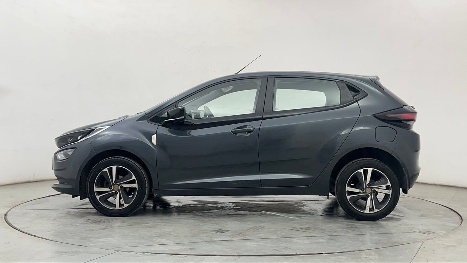 Used 2021 Tata Altroz XZ Petrol Petrol Manual exterior LEFT SIDE VIEW