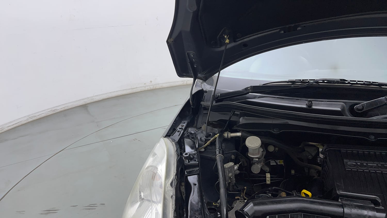 Used 2017 Maruti Suzuki Swift Lxi (O) Petrol Manual engine ENGINE RIGHT SIDE HINGE & APRON VIEW