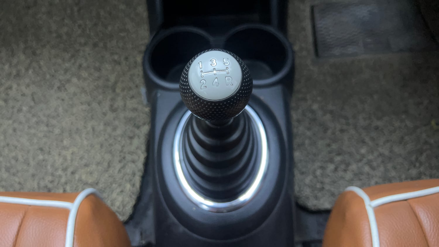 Used 2014 Honda Brio S MT Petrol Manual interior GEAR  KNOB VIEW