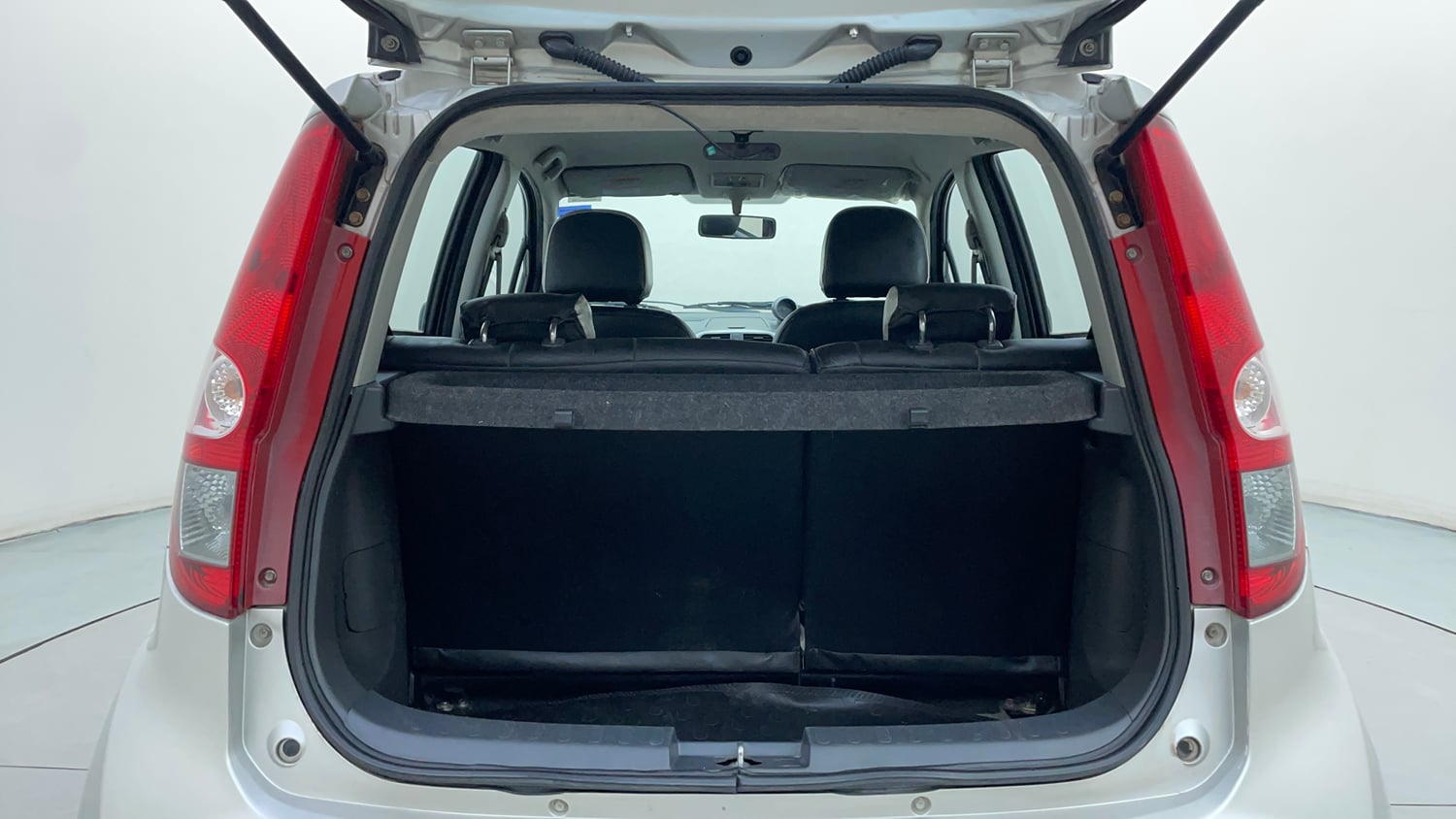Used 2015 Maruti Suzuki Ritz Zxi BS-IV Petrol Manual interior DICKY INSIDE VIEW