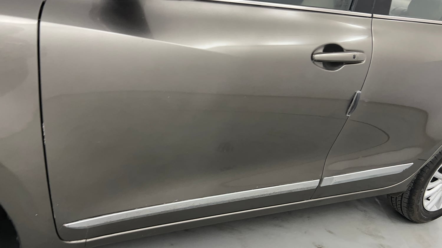 Used 2017 Maruti Suzuki Dzire ZXi AMT Petrol Automatic dents MINOR SCRATCH
