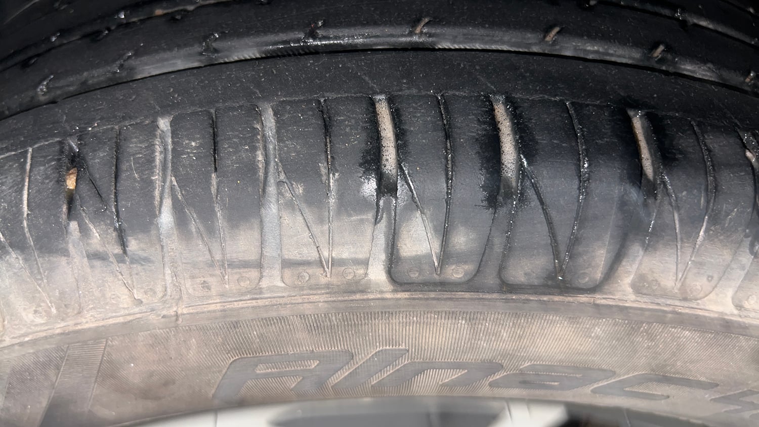Used 2022 Kia Sonet GTX Plus 1.0 DCT Petrol Automatic tyres LEFT FRONT TYRE TREAD VIEW