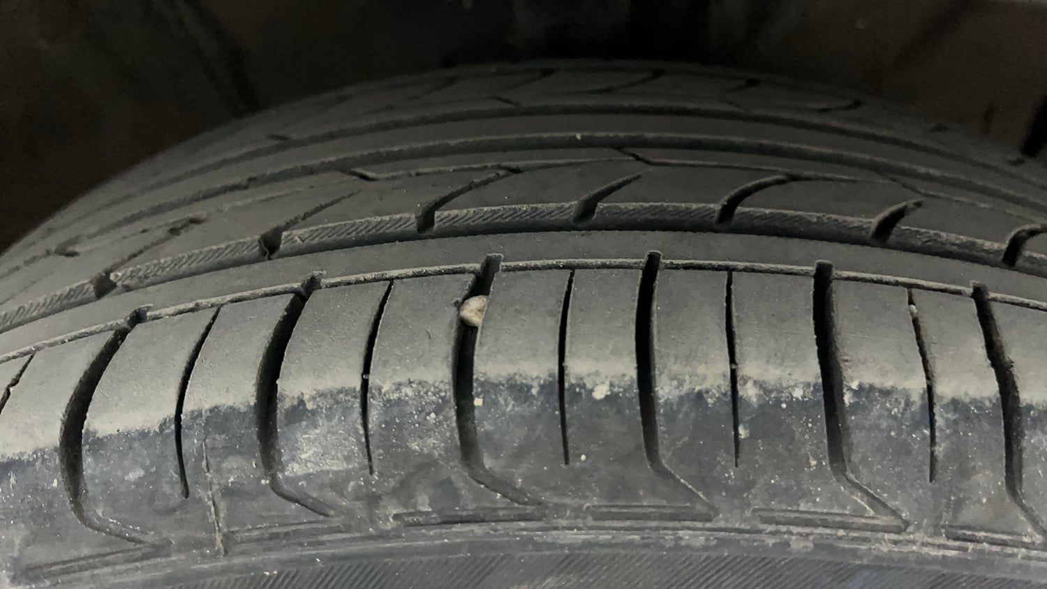 Used 2022 Hyundai Creta SX (O) 1.5 Petrol IVT Knight Petrol Automatic tyres RIGHT FRONT TYRE TREAD VIEW