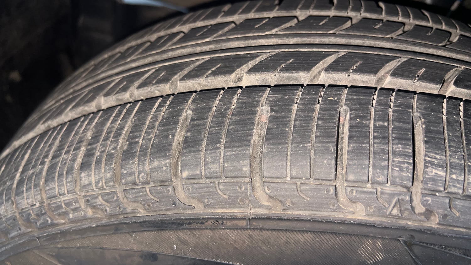 Used 2017 Maruti Suzuki Baleno Delta 1.2 Petrol Manual tyres LEFT FRONT TYRE TREAD VIEW