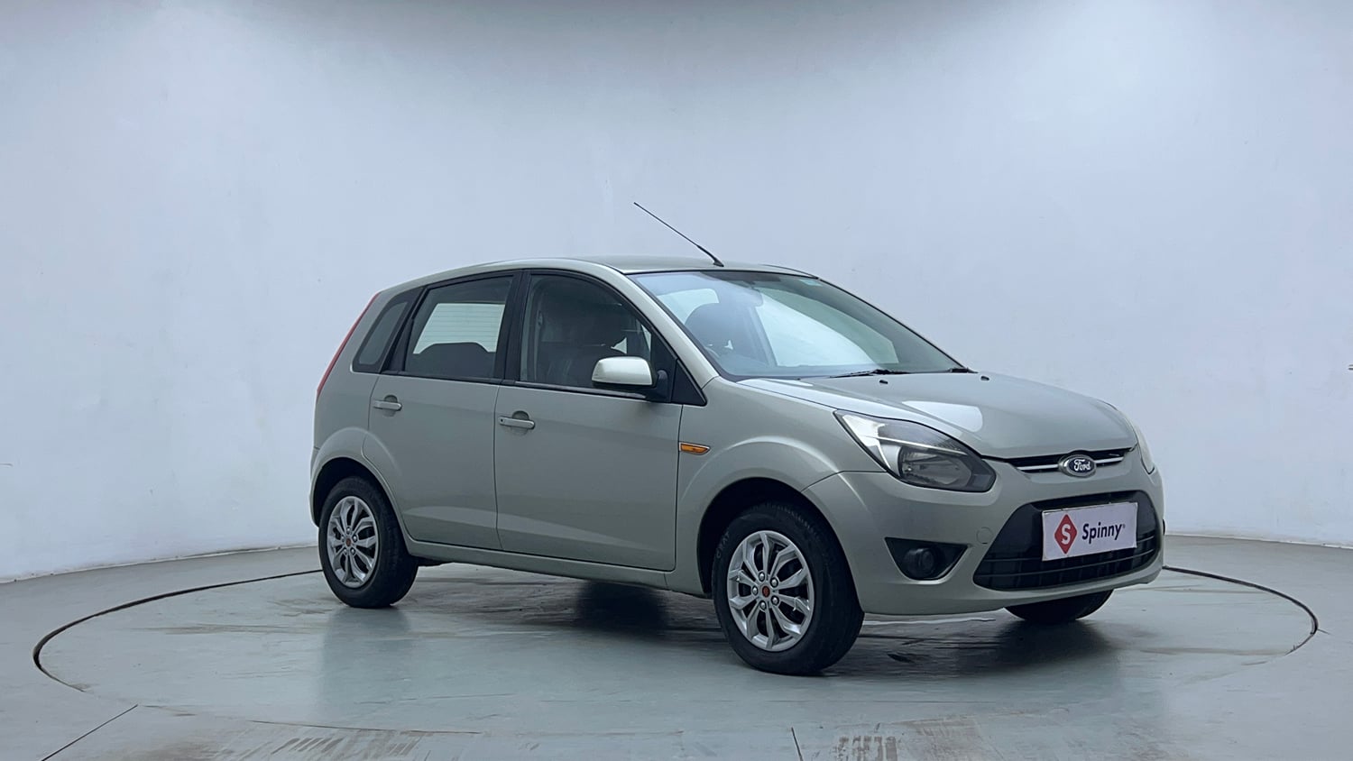 Used 2012 Ford Figo Duratec Petrol ZXI 1.2 Petrol Manual exterior RIGHT FRONT CORNER VIEW