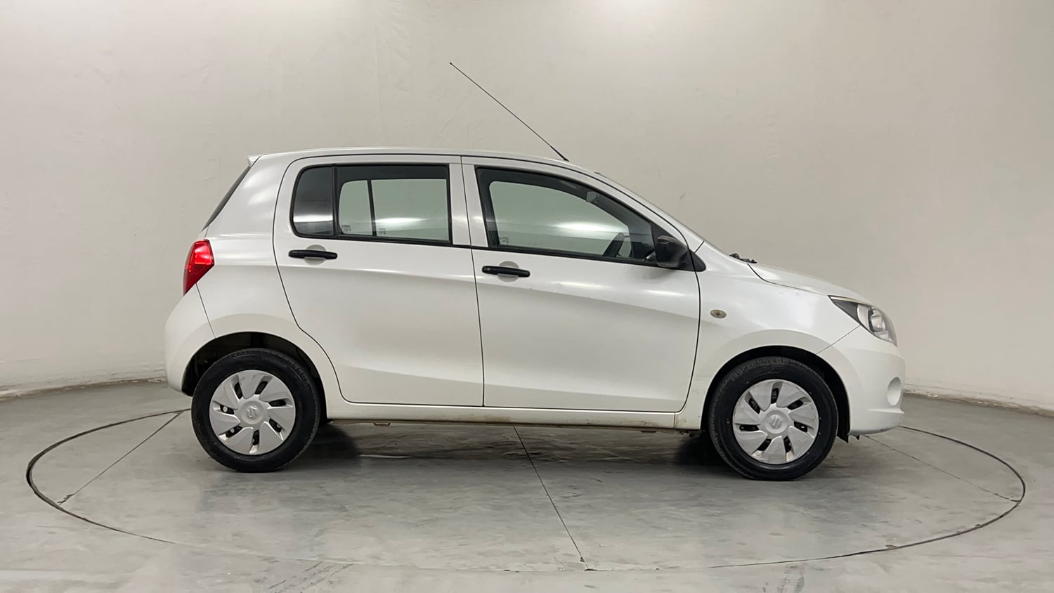 Used 2017 Maruti Suzuki Celerio VXI (O) AMT Petrol Automatic exterior RIGHT SIDE VIEW