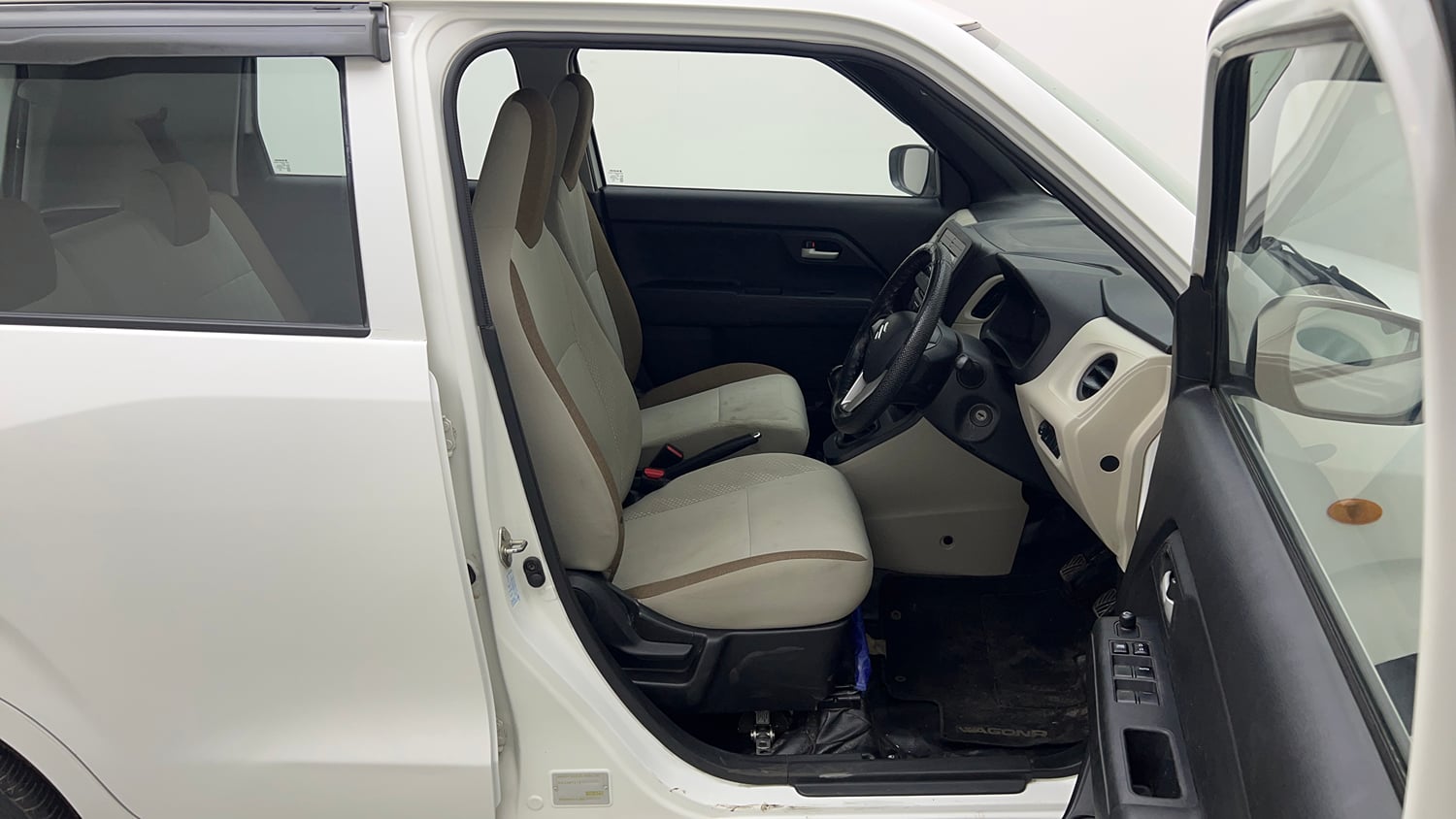 Used 2022 Maruti Suzuki Wagon R 1.0 VXi (O) 1.0 Petrol Manual interior RIGHT SIDE FRONT DOOR CABIN VIEW