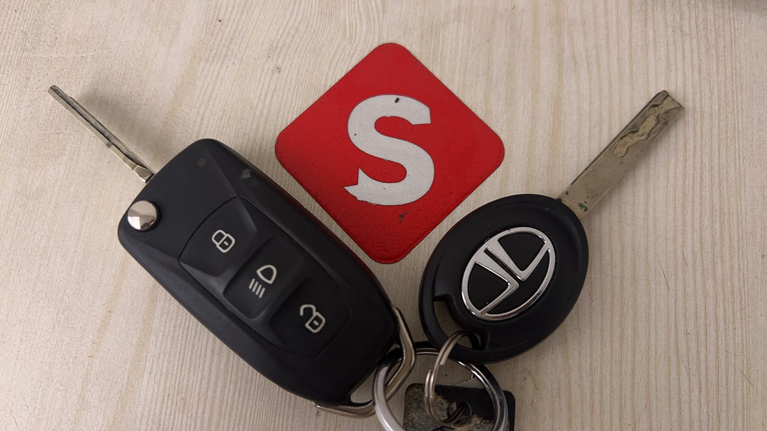 Used 2020 Tata Tiago Revotron XZ Plus Petrol Manual extra CAR KEY VIEW