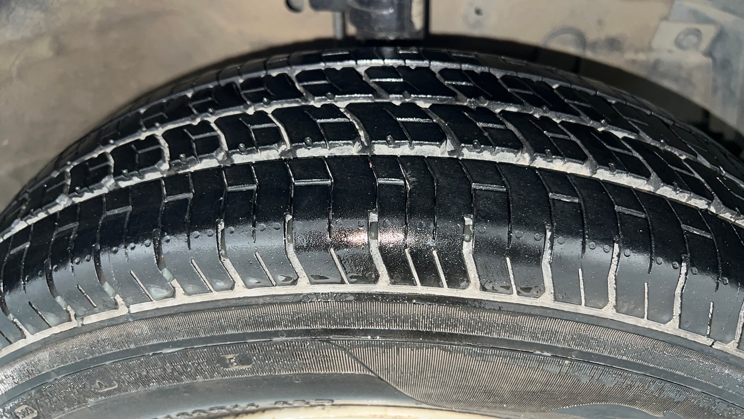 Used 2017 Maruti Suzuki Swift LXi Petrol Manual tyres RIGHT FRONT TYRE TREAD VIEW