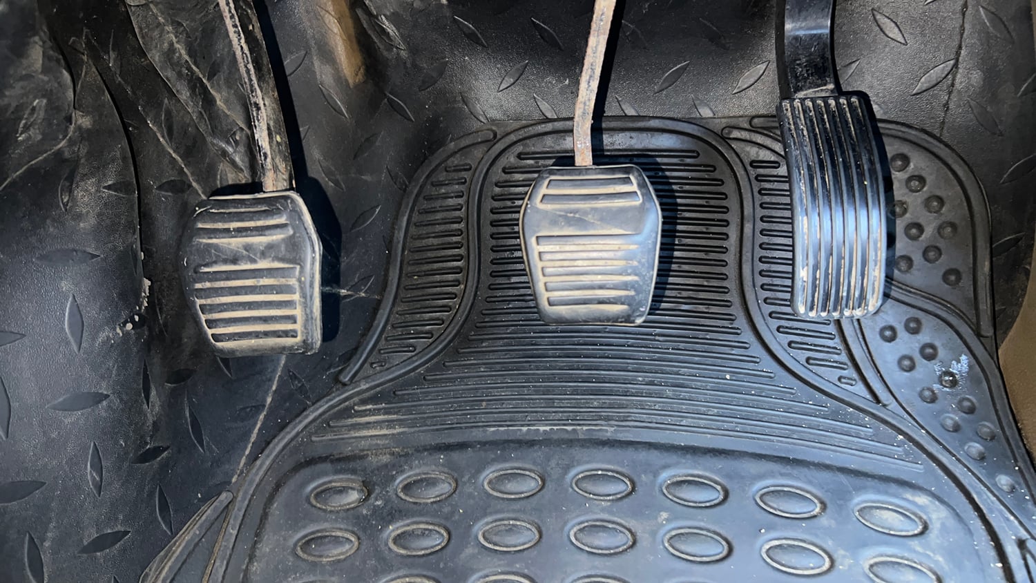 Used 2020 Mahindra TUV300 T4 Plus Diesel Manual interior PEDALS VIEW