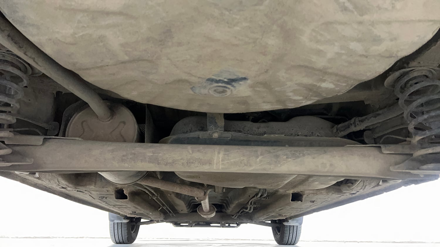 Used 2022 Renault Kwid RXT 1.0 (O) Petrol Manual extra REAR UNDERBODY VIEW (TAKEN FROM REAR)