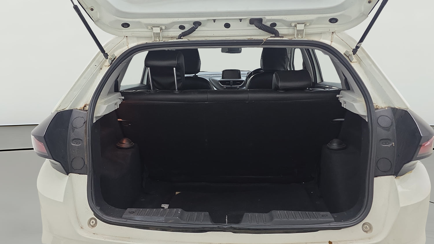 Used 2020 Tata Altroz XZ Petrol Petrol Manual interior DICKY INSIDE VIEW