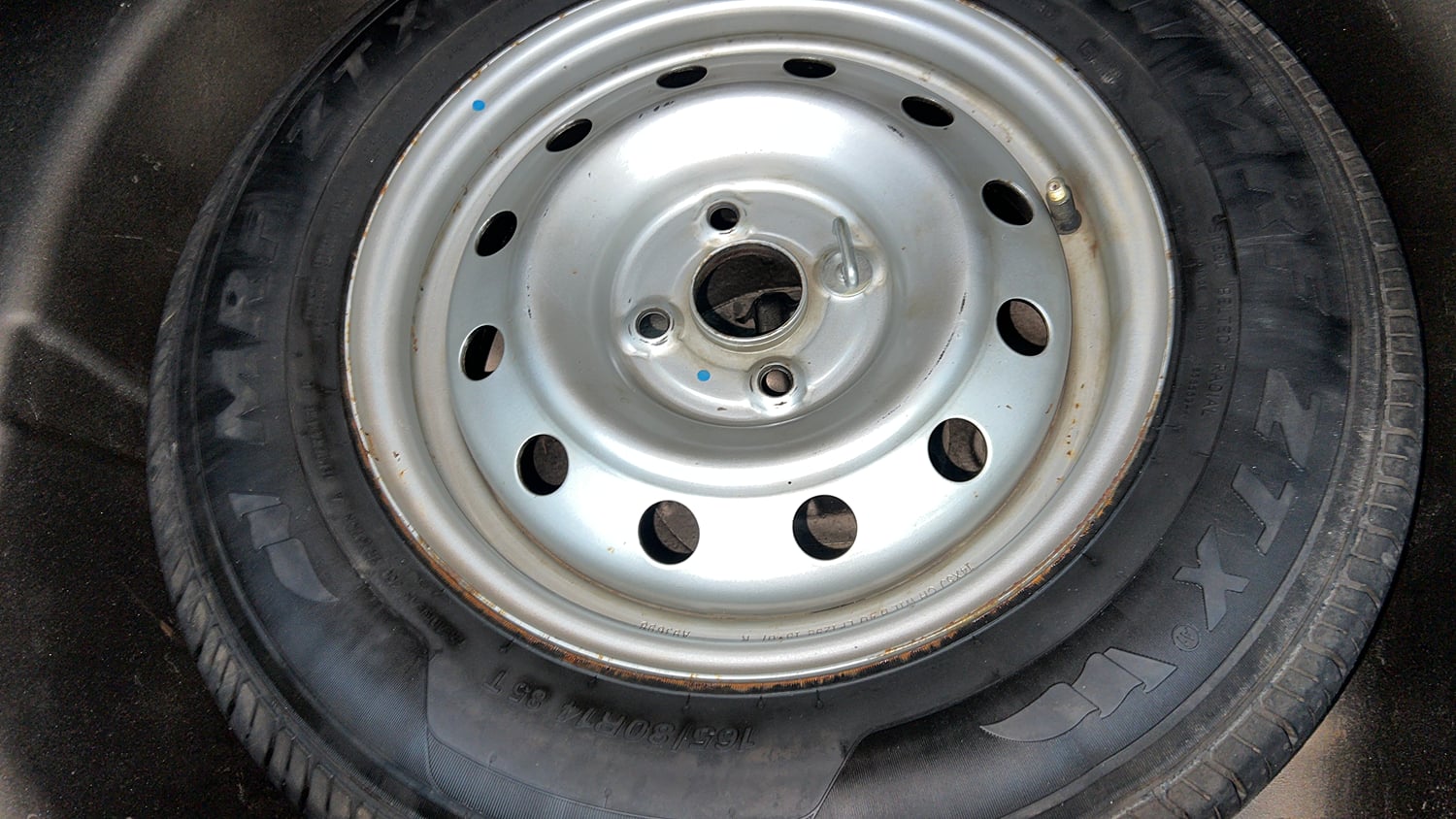 Used 2015 Maruti Suzuki Swift Dzire LXI (O) Petrol Manual tyres SPARE TYRE VIEW
