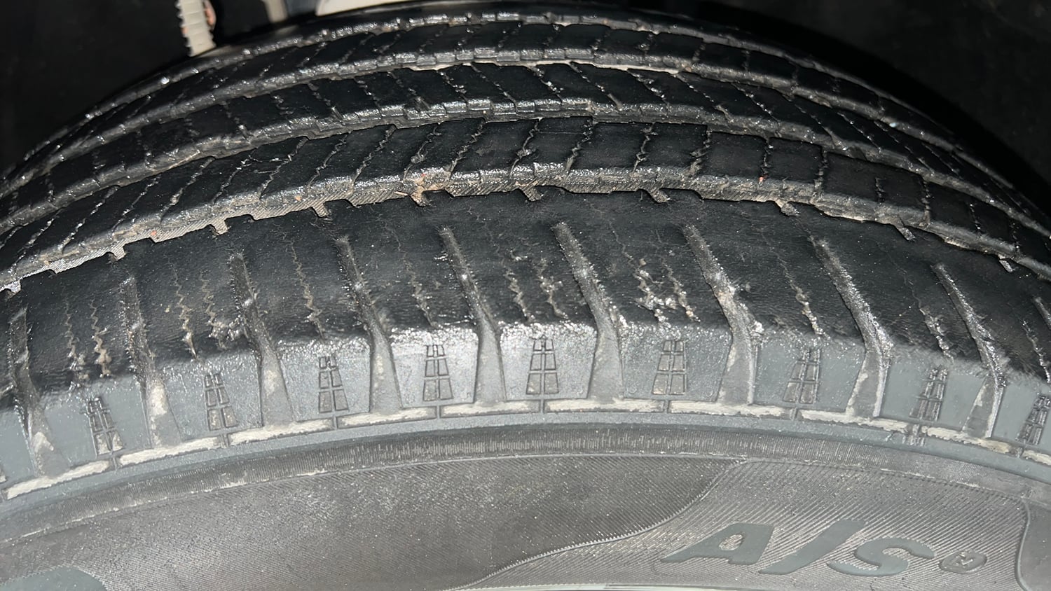 Used 2022 Mahindra Scorpio N Z8 L Petrol AT 7 STR Petrol Automatic tyres RIGHT FRONT TYRE TREAD VIEW