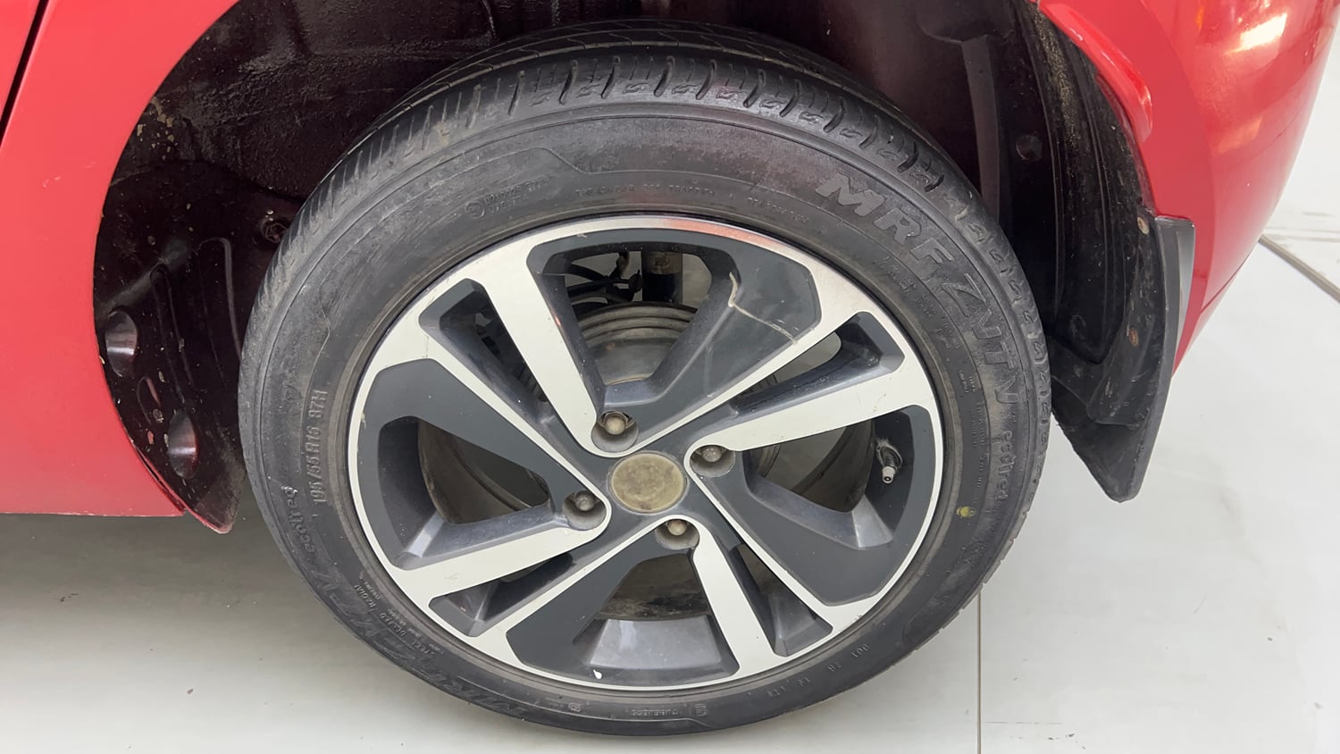 Used 2021 Tata Altroz XZ Petrol Petrol Manual tyres LEFT REAR TYRE RIM VIEW