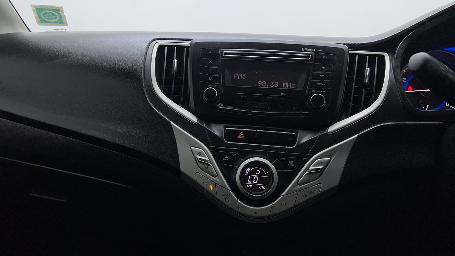Used 2017 Maruti Suzuki Baleno Delta 1.2 Petrol Manual top_features Integrated (in-dash) music system