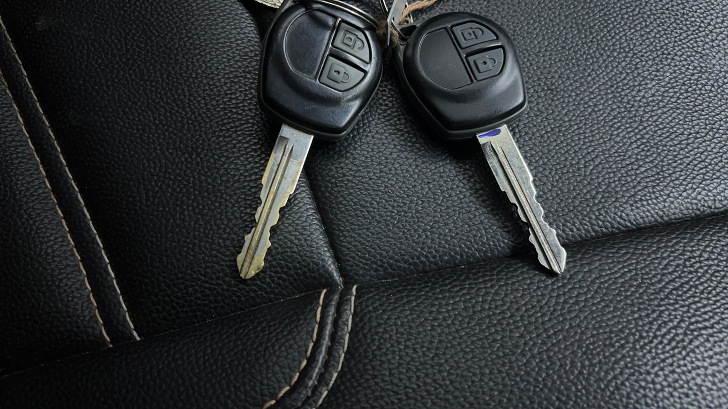 Used 2017 Maruti Suzuki Swift Lxi (O) Petrol Manual extra CAR KEY VIEW