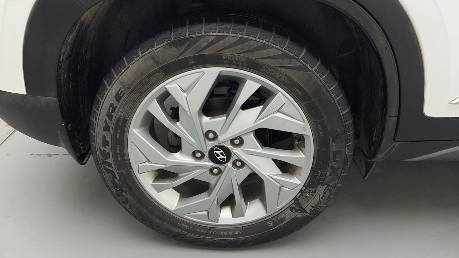 Used 2023 Hyundai Creta SX 1.5 Petrol Petrol Manual tyres RIGHT REAR TYRE RIM VIEW