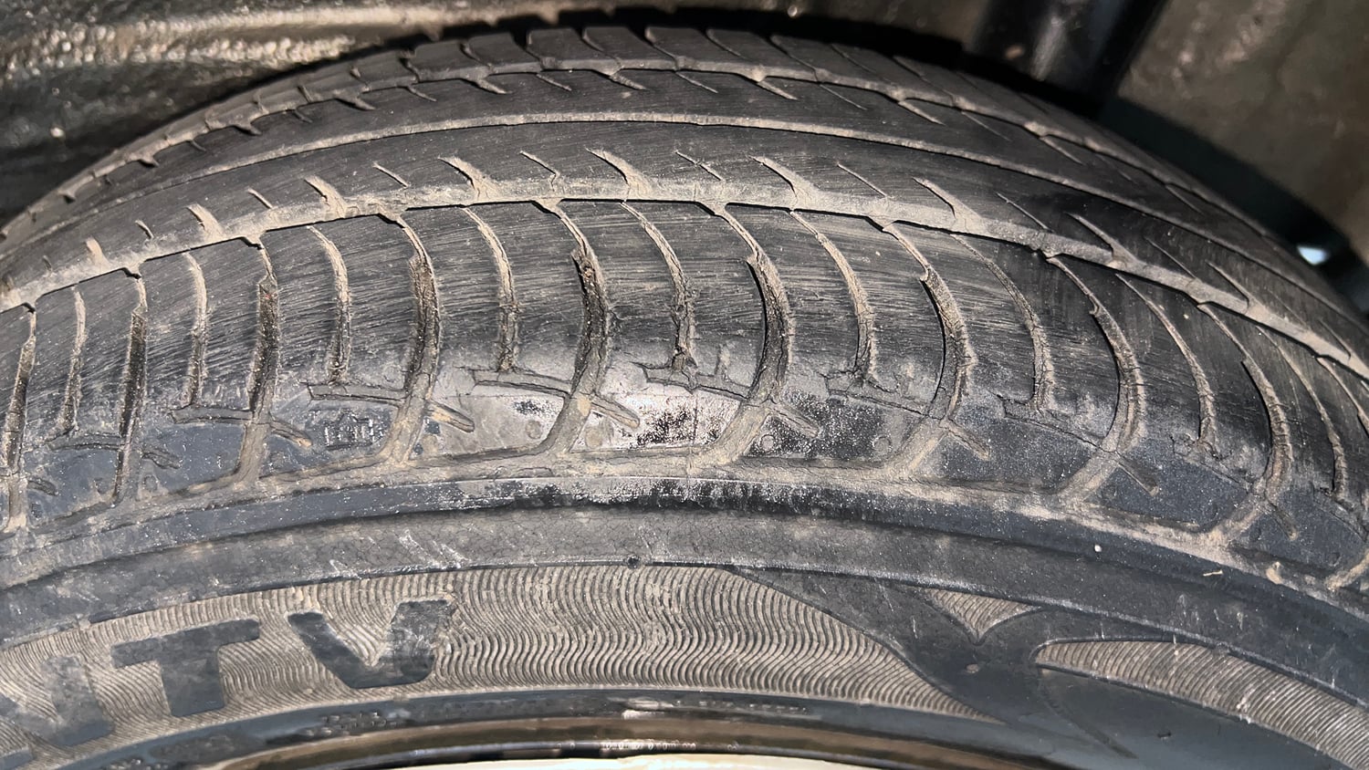 Used 2019 Maruti Suzuki Wagon R VXi (O) 1.2 AMT Petrol Automatic tyres LEFT REAR TYRE TREAD VIEW
