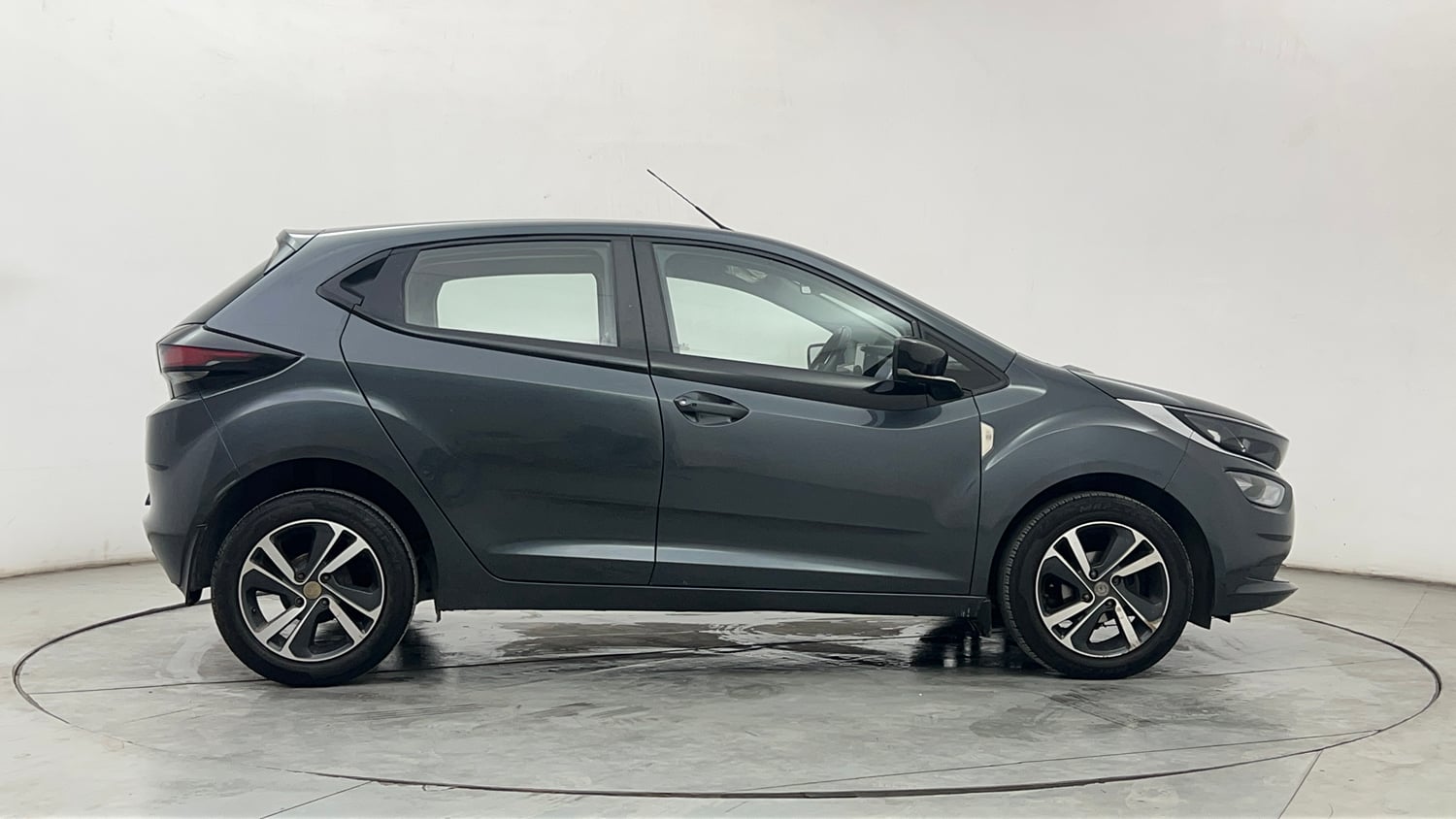 Used 2021 Tata Altroz XZ Petrol Petrol Manual exterior RIGHT SIDE VIEW
