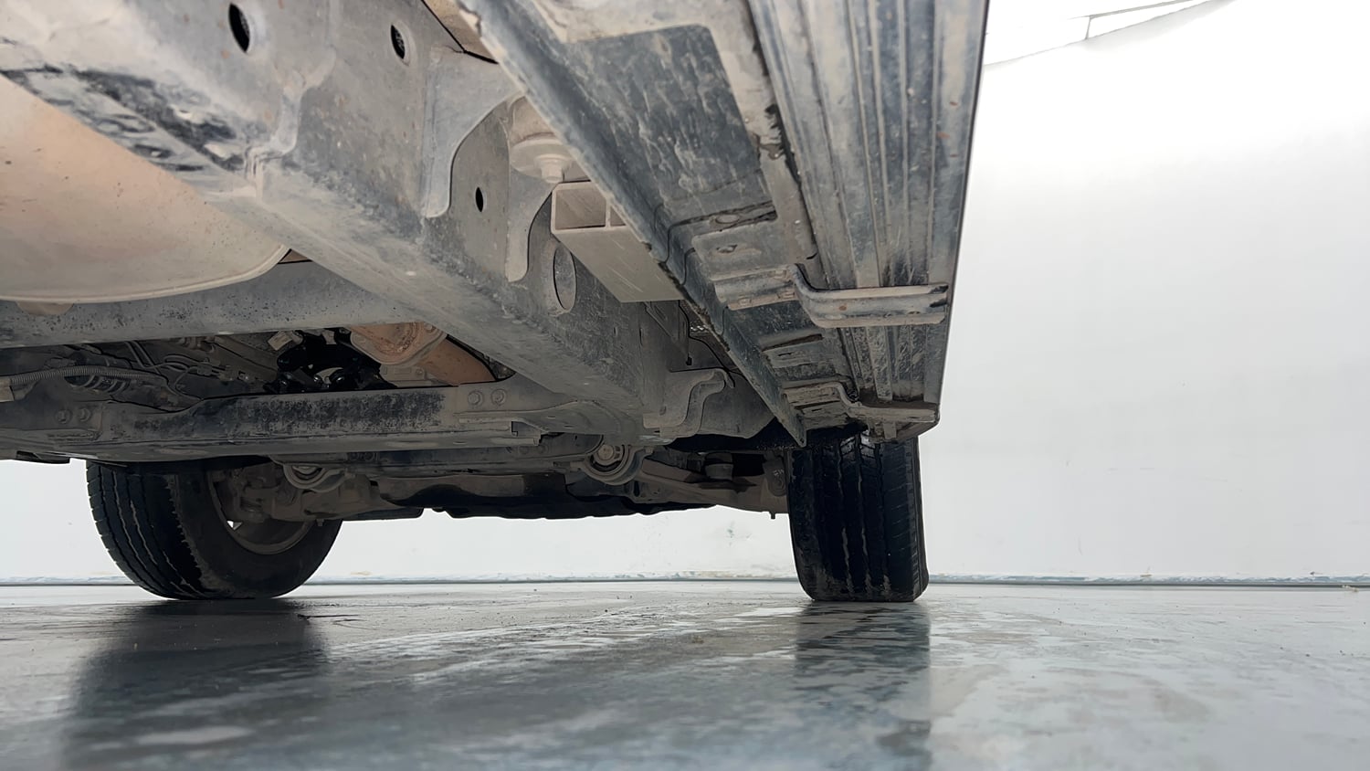 Used 2022 Mahindra Scorpio N Z8 L Petrol AT 7 STR Petrol Automatic extra REAR RIGHT UNDERBODY VIEW