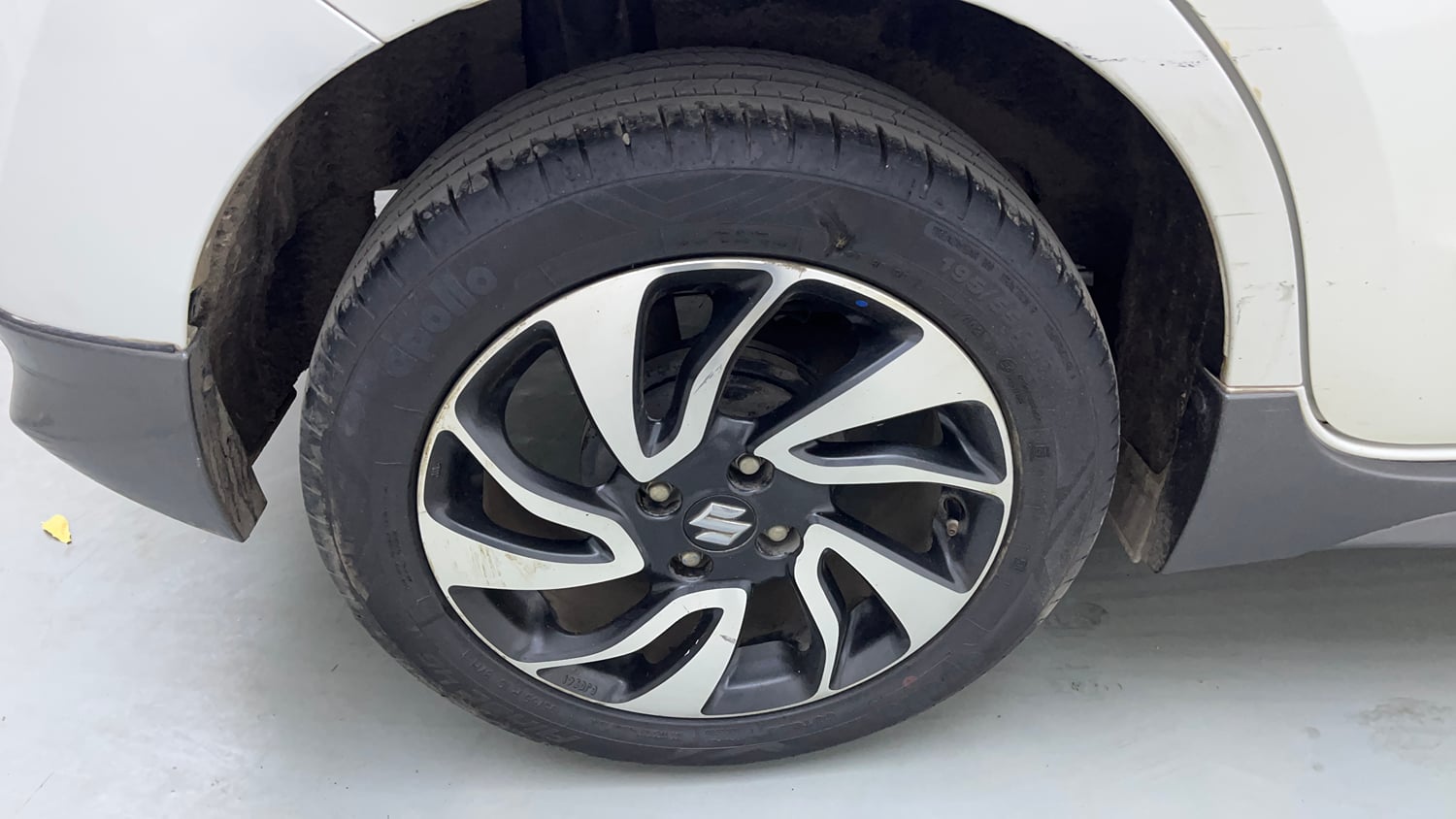 Used 2022 Maruti Suzuki Baleno Zeta Petrol Manual tyres RIGHT REAR TYRE RIM VIEW