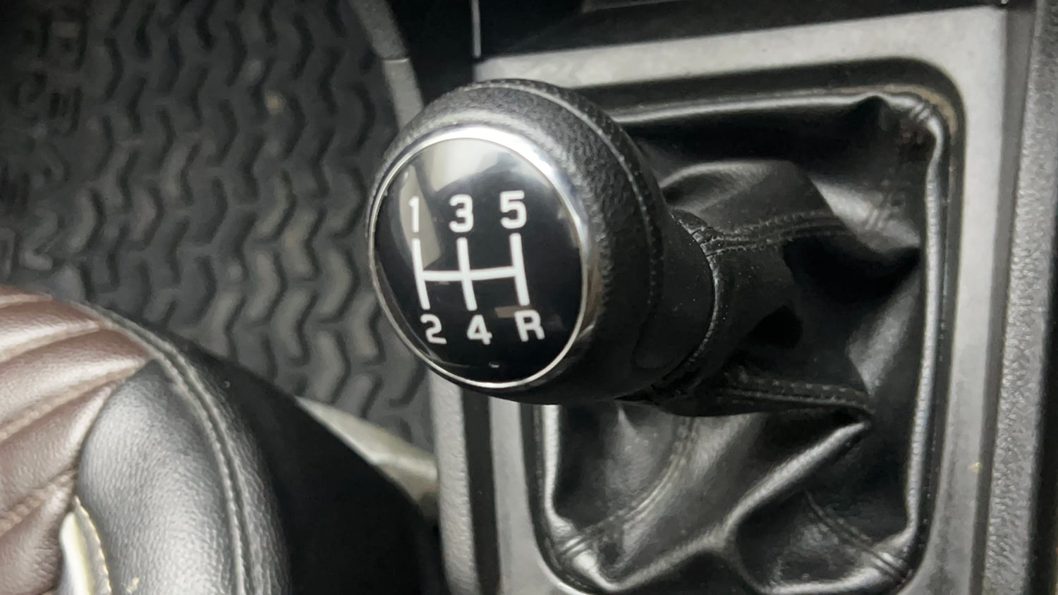 Used 2021 Toyota Urban Cruiser Premium Grade MT Petrol Manual interior GEAR  KNOB VIEW