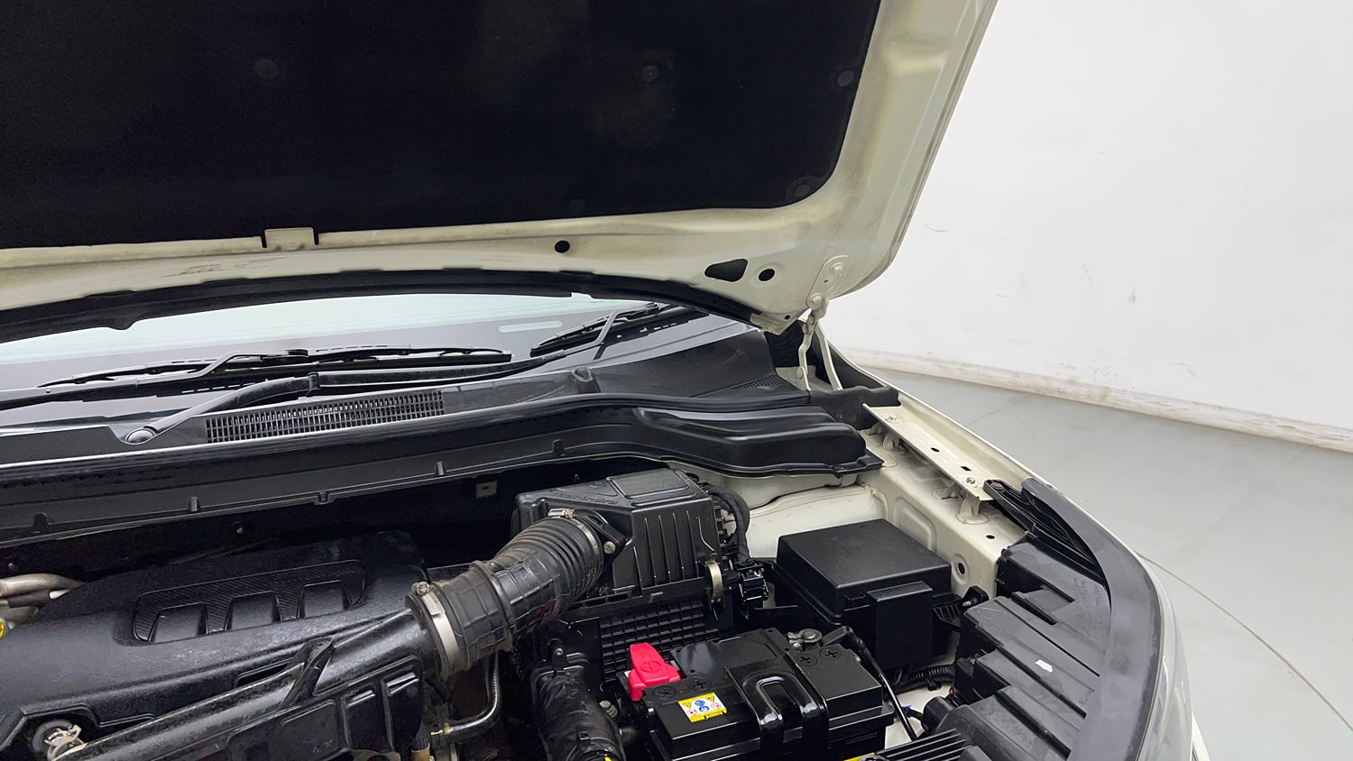 Used 2021 Mahindra XUV 300 W8 1.2 Petrol Petrol Manual engine ENGINE LEFT SIDE HINGE & APRON VIEW
