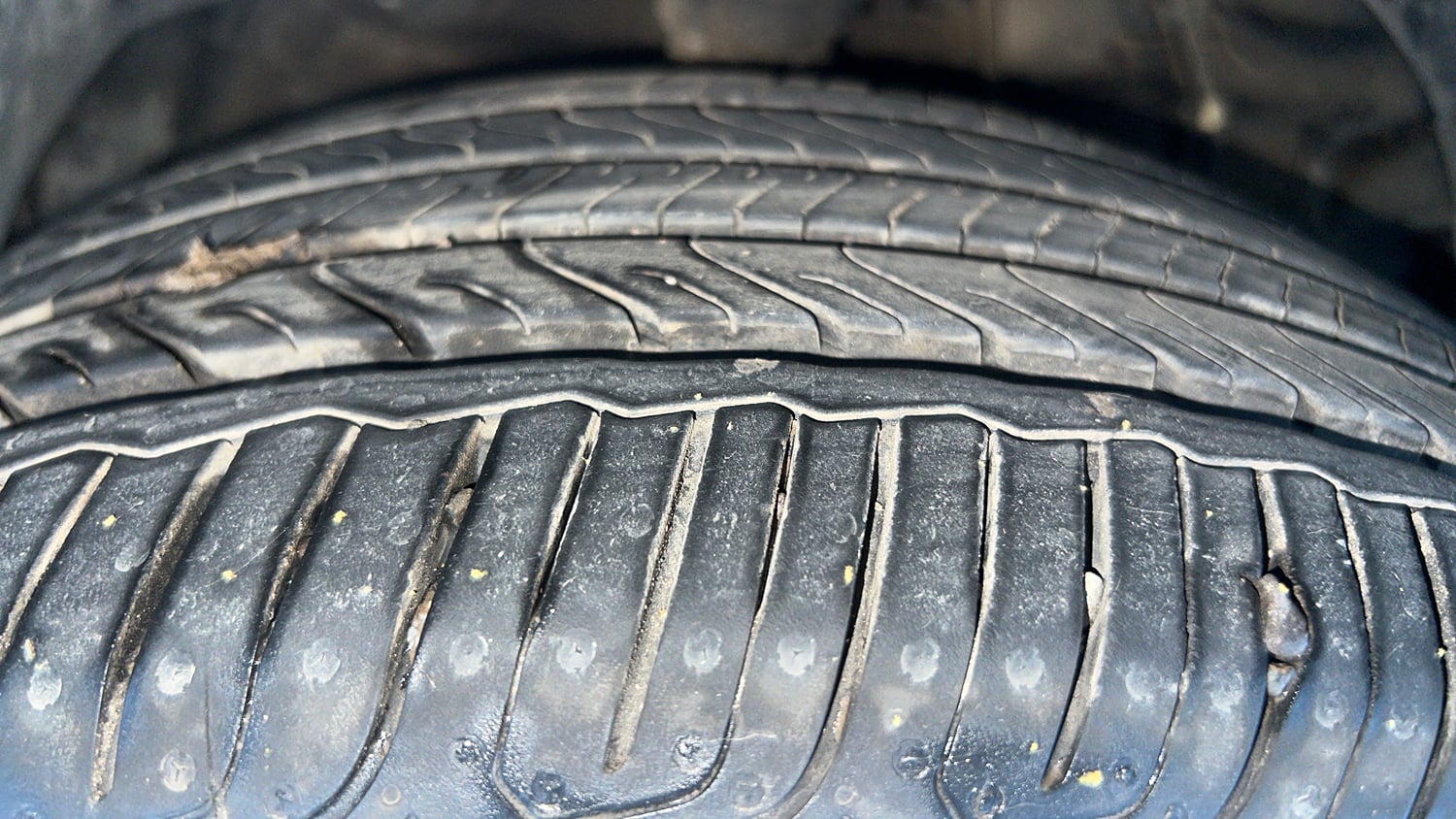 Used 2025 Mahindra XUV 3XO AX7 1.2 Petrol AT Petrol Automatic tyres RIGHT FRONT TYRE TREAD VIEW