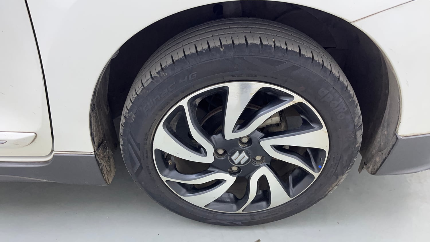 Used 2022 Maruti Suzuki Baleno Zeta Petrol Manual tyres RIGHT FRONT TYRE RIM VIEW